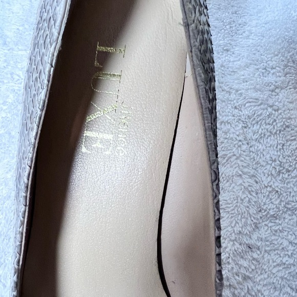 NWT & Box. Luxe J Renee Snake Skin, Size 10 , Kitten heel. Dust bag included- - Picture 4 of 13